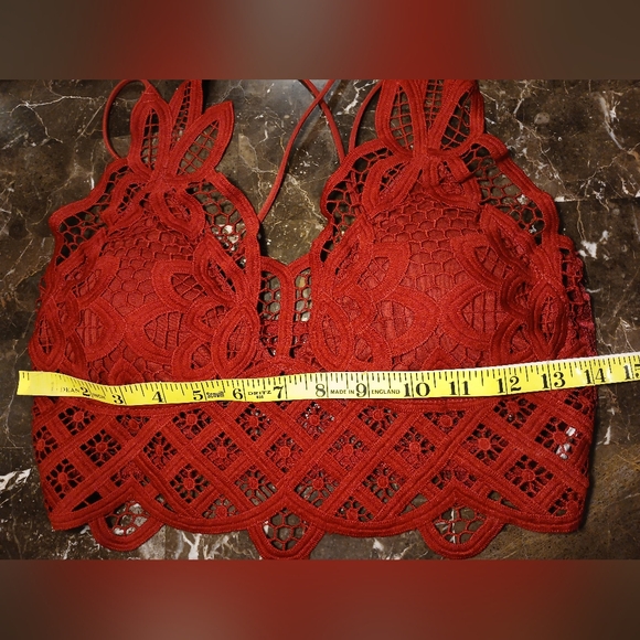 Elegant Lace Bralette in Red - Picture 7 of 9